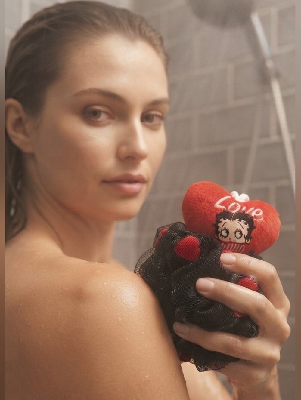 Betty Boop Red Heart with Black Mesh Bath Pouf